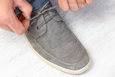 tatlı bir adam tarafından bağlı olmaktan şık Ayakkabı