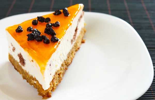 Portakal reçelli kek mus ve kızılcık üstte — Stok fotoğraf