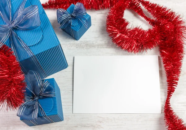 Decoração de Natal com caixas de presente azul — Fotografia de Stock