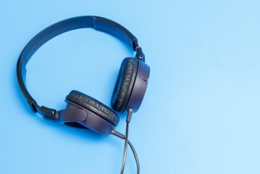 yakın çekim kaliteli plastik kulaklık