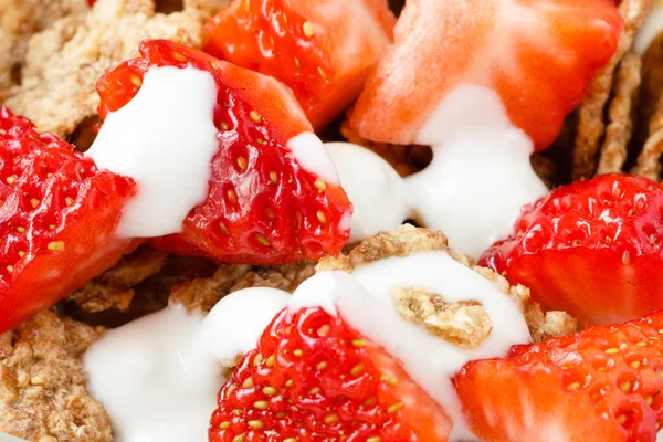 Combination of strawberry cereals and yogurt — Stock Photo, Image