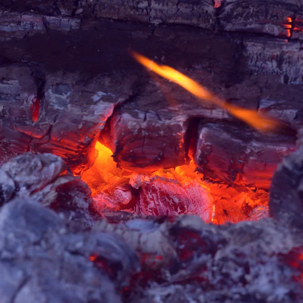 Closeup of very hot firewood transformed in embers — Stock Photo, Image