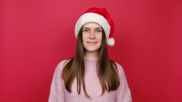 Vrolijk Schattig Jonge Santa Vrouw 20S Roze Gebreide Trui Kerst — Stockvideo