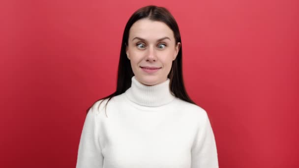 Portrait Fun Young Woman Looking Cross Eyed Stupid Dumb Face — Vídeos de Stock