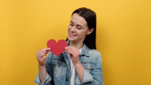 Portrait Happy Romantic Young Brunette Woman 20S Holding Heart Love — Stock Video