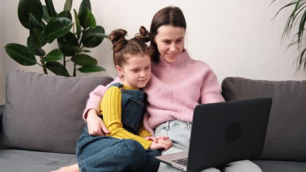 Smiling Cute Young Mother Teaching Pretty Little Daughter Use Laptop — Stock Video