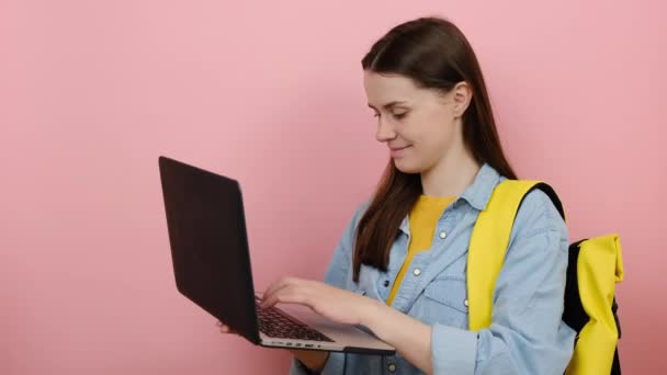 Portrait Cute Girl Teen Student Wear Shirt Yellow Backpack Hold — Vídeo de stock