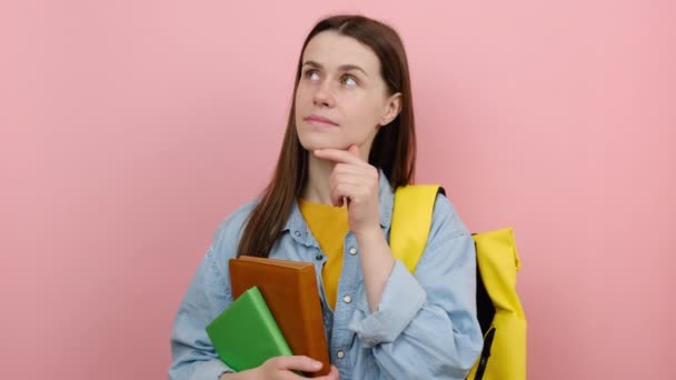 Portrait Pensive Girl Teen Student 20S Wears Shirt Yellow Backpack — Vídeo de stock