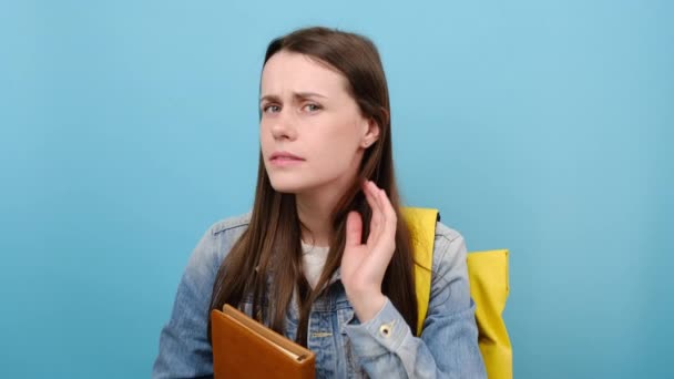 Portrait Curious Nosy Smiling Fun Girl Teen Student Wears Denim — Stockvideo