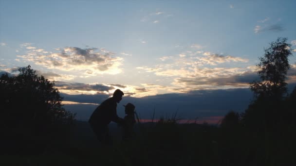 Silhouette Young Daddy Throwing Little Daughter Kid Background Summer Mountains — Stock Video