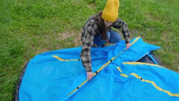 Top View Calm Young Woman Knit Yellow Beanie Setting Tent — Stockvideo