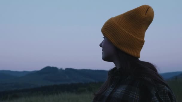 Side View Calm Young Female Yellow Beanie Wearing Casual Cosy — Stockvideo