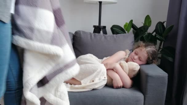 Caring Mom Covering Sleepy Little Girl Blanket Plaid Loving Mother — Vídeos de Stock