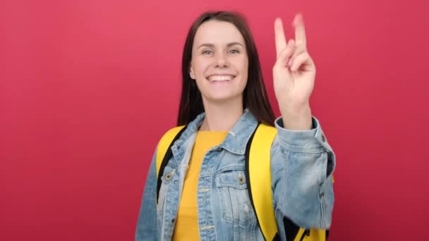 Smiling Happy Young Woman Student Yellow Backpack Counting Fingers Posing — Stock video