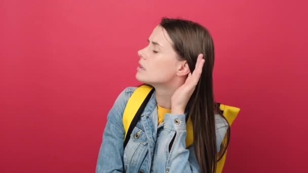 Young Student Woman Yellow Backpack Listening Something Putting Hand Ear — Vídeo de stock