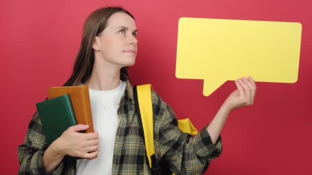 Thoughtful Pensive Young Student Woman Showing Empty Speech Bubble Thinking — Vídeos de Stock