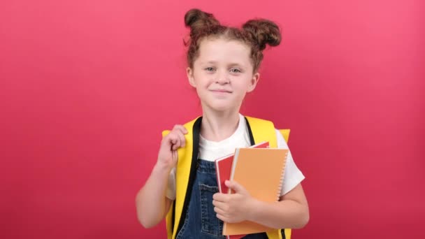 Portrait Smiling Little Kid Girl Wearing Yellow Backpack Holding Books — Vídeo de Stock