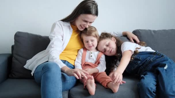 Cheerful Young Mom Small Childs Having Fun Playful Caucasian Mum — Stok video