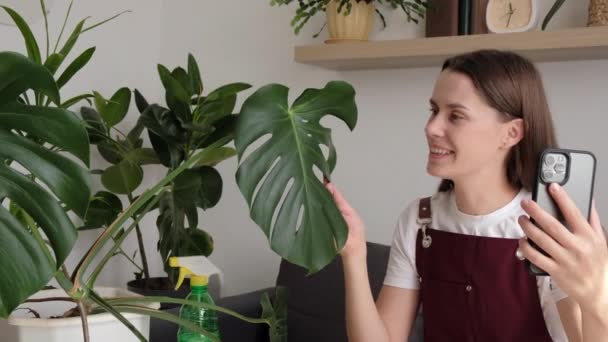 Smiling Beautiful Young Woman Florist Blogger Record Live Video Broadcast — Vídeos de Stock