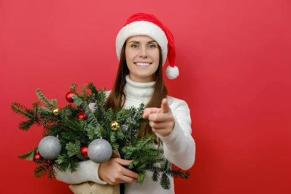 Felice Giovane Donna Bruna Cappello Rosso Natale Maglione Bianco Che — Foto Stock