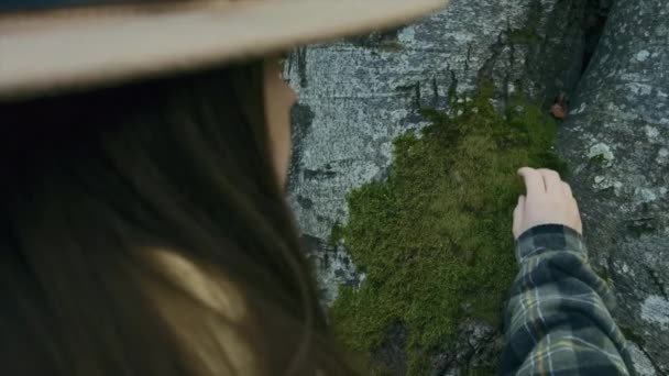 Cinematic Atmospheric Shot Young Woman Hat Touch Softly Old Tree — Stock Video