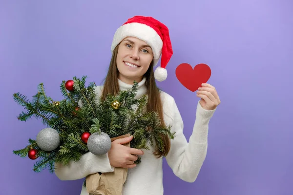 Ritratto Affascinante Giovane Ragazza Tenere Piccolo Cuore Rosso Fatto Mano — Foto Stock