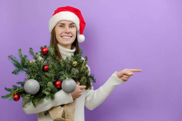 Ritratto Bella Giovane Donna Caucasica Cappello Natale Che Tiene Bouquet — Foto Stock