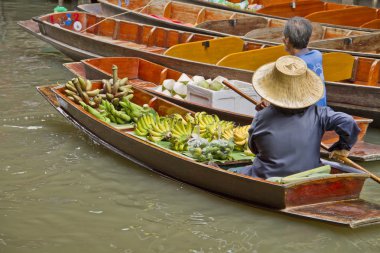 yüzen Market, Tayland meyve satıcısı