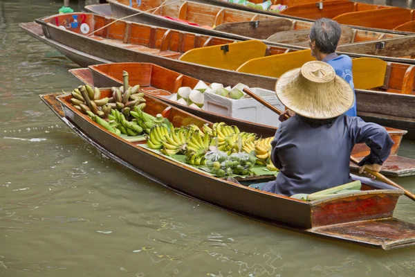 yüzen Market, Tayland meyve satıcısı