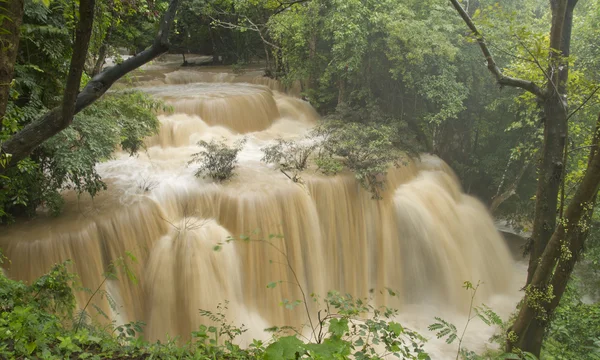 在森林里，泰国的瀑布 — 图库照片