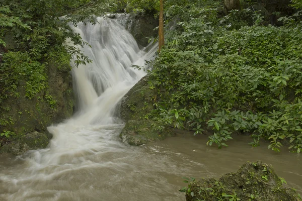 Wodospad Erawan, Kanchanaburi, Tajlandia. — Zdjęcie stockowe