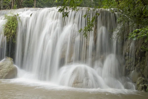 Cascada en bosque profundo —  Fotos de Stock