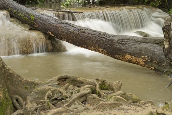 Erawan Cascade en saison des pluies . — Photo