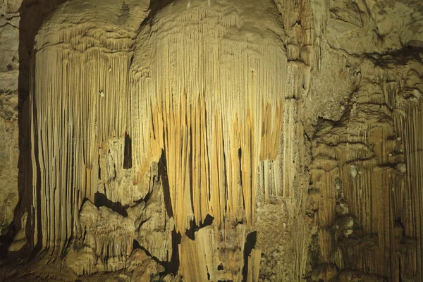 Içinde mağaranın sarkıt — Stok fotoğraf