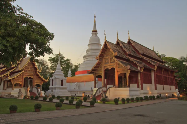 Templos na província de Chiang Mai, o Crepúsculo — Fotografia de Stock