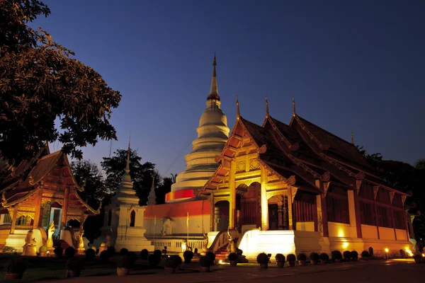Temples dans la province de Chiang Mai, le crépuscule — Photo