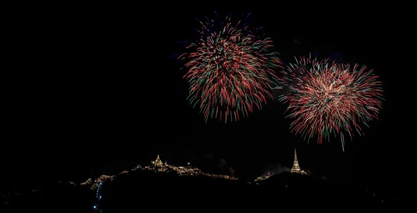 Fogos de artifício coloridos — Fotografia de Stock