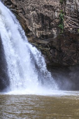 Sohbet trakan şelale,Tayland