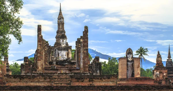 Schöne Landschaft des historischen Sukhothai-Parks — Stockfoto