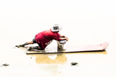 gemide otururken cockle çiftçi