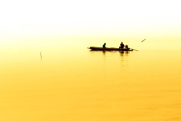 Fishermen collecting shellfish at cockle farming — Stock Photo, Image