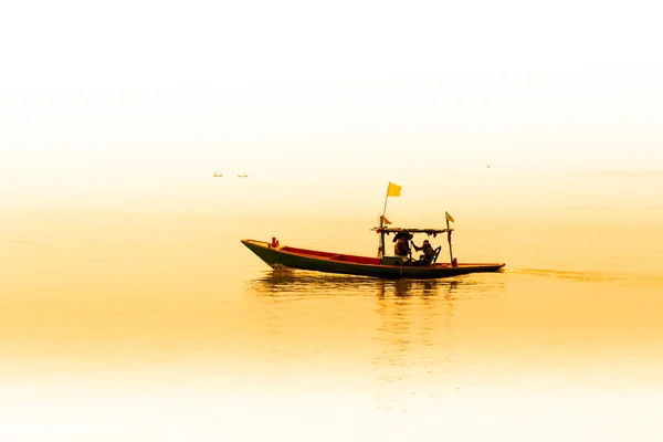 Fishermen collecting shellfish at cockle farming — Stock Photo, Image