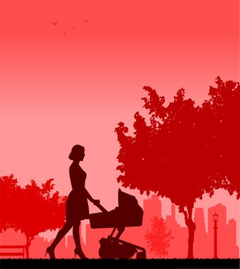 Genç anne bebek arabası itme ve baharda Parkta yürümek