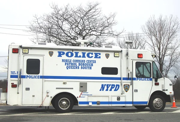 NYPD mobile command center providing security in hurricane devastated area in Breezy Point, NY three months after Hurricane Sandy — Stock Photo, Image