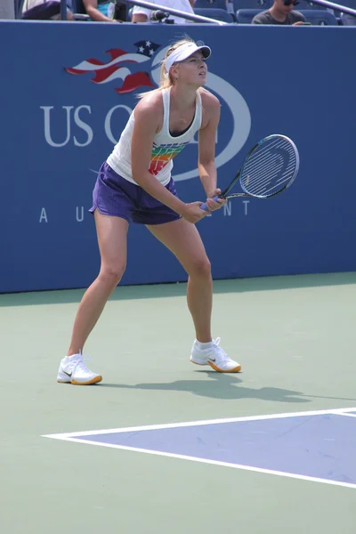 Cuatro veces campeona del Grand Slam Maria Sharapova practica para el Abierto de los Estados Unidos en el Billie Jean King National Tennis Center — Foto de Stock