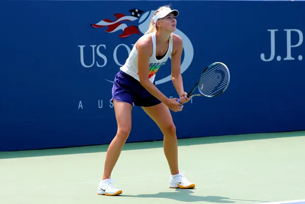 Cuatro veces campeona del Grand Slam Maria Sharapova practica para el Abierto de los Estados Unidos en el Estadio Louis Armstrong en el Billie Jean King National Tennis Center —  Fotos de Stock