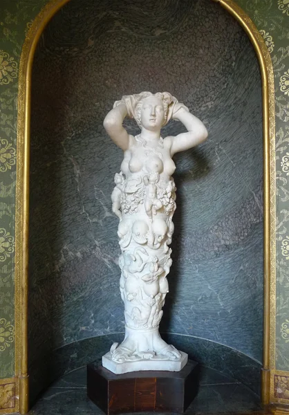 Polymast statue of Nature by Tribolo at Palace of Fontainebleau — Stock Photo, Image