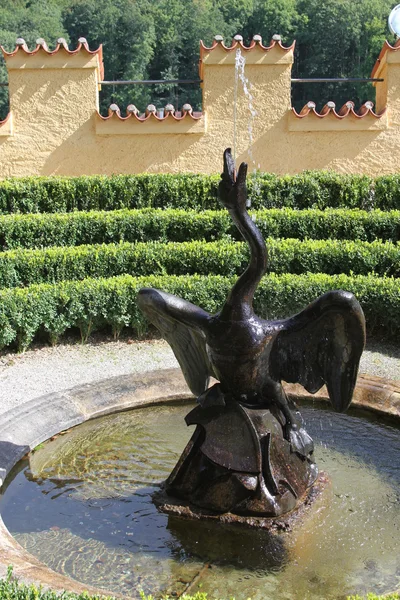 Fuente del cisne en el castillo de Hoheschwangau, Alemania — Foto de Stock