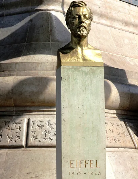 Gustave Eiffel monument located under Eiffel Tower — Stock Photo, Image