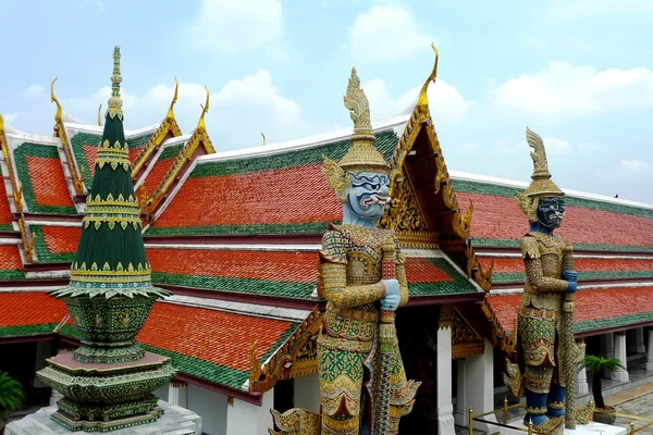 Giant guardian statuer i Bangkok, Thailand - Stock-foto